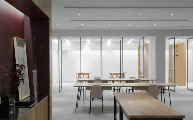 公裝行政人員在辦公室裝修施工現(xiàn)場的職責是什么？